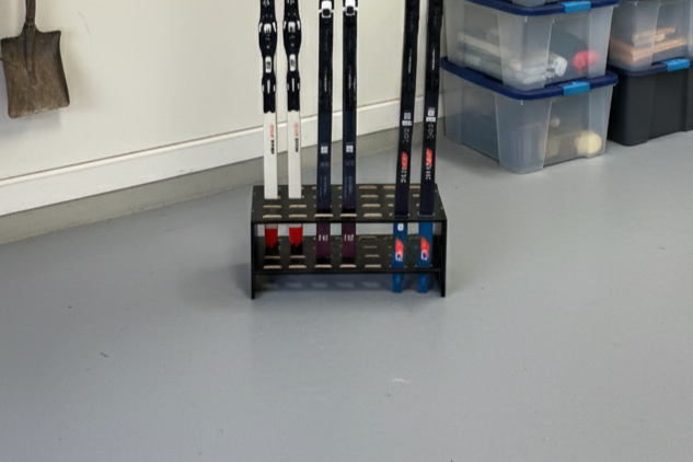 Skiständer für 14 Paar Langlaufski